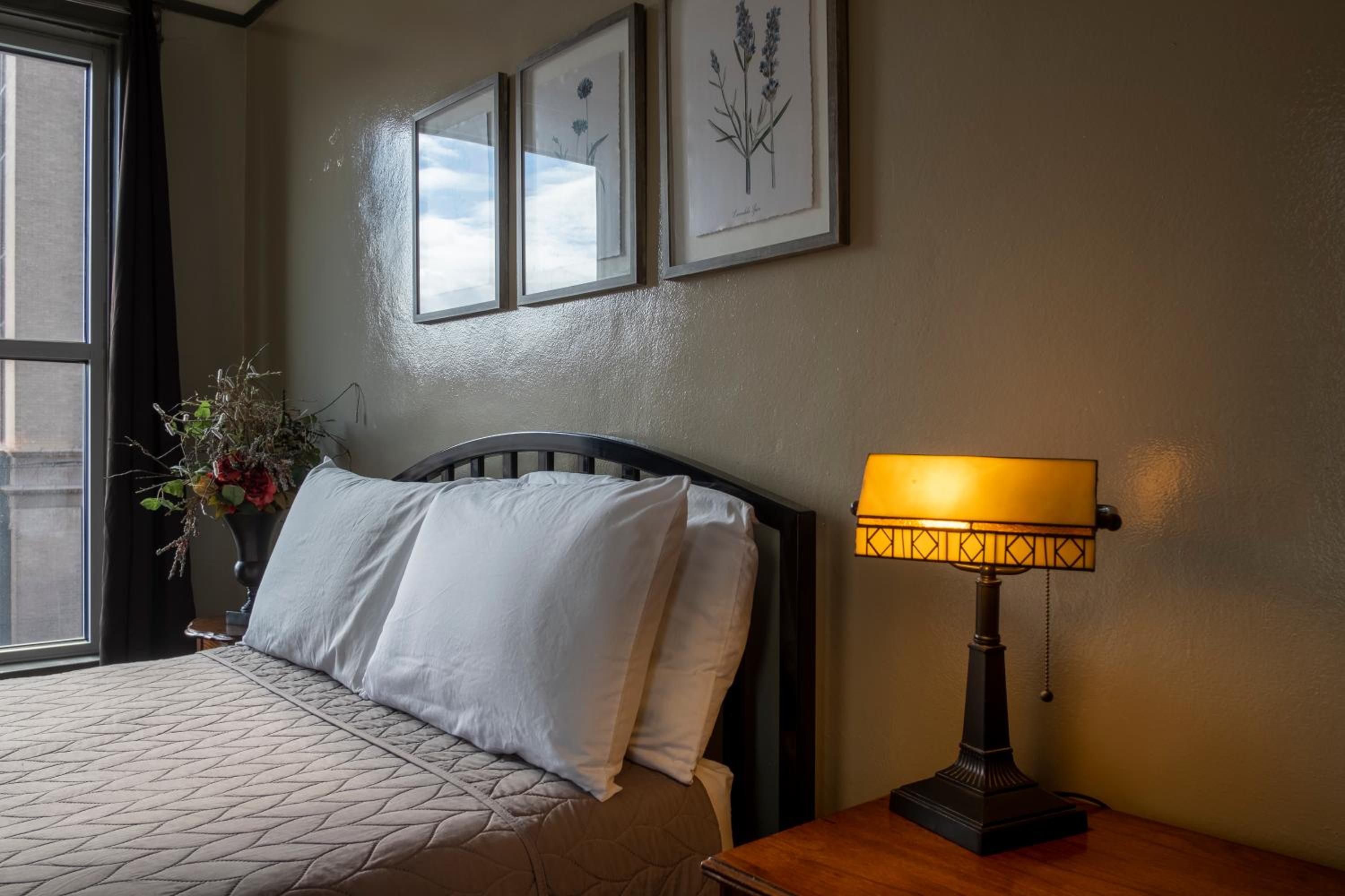 Gardner Hotel & Hostel