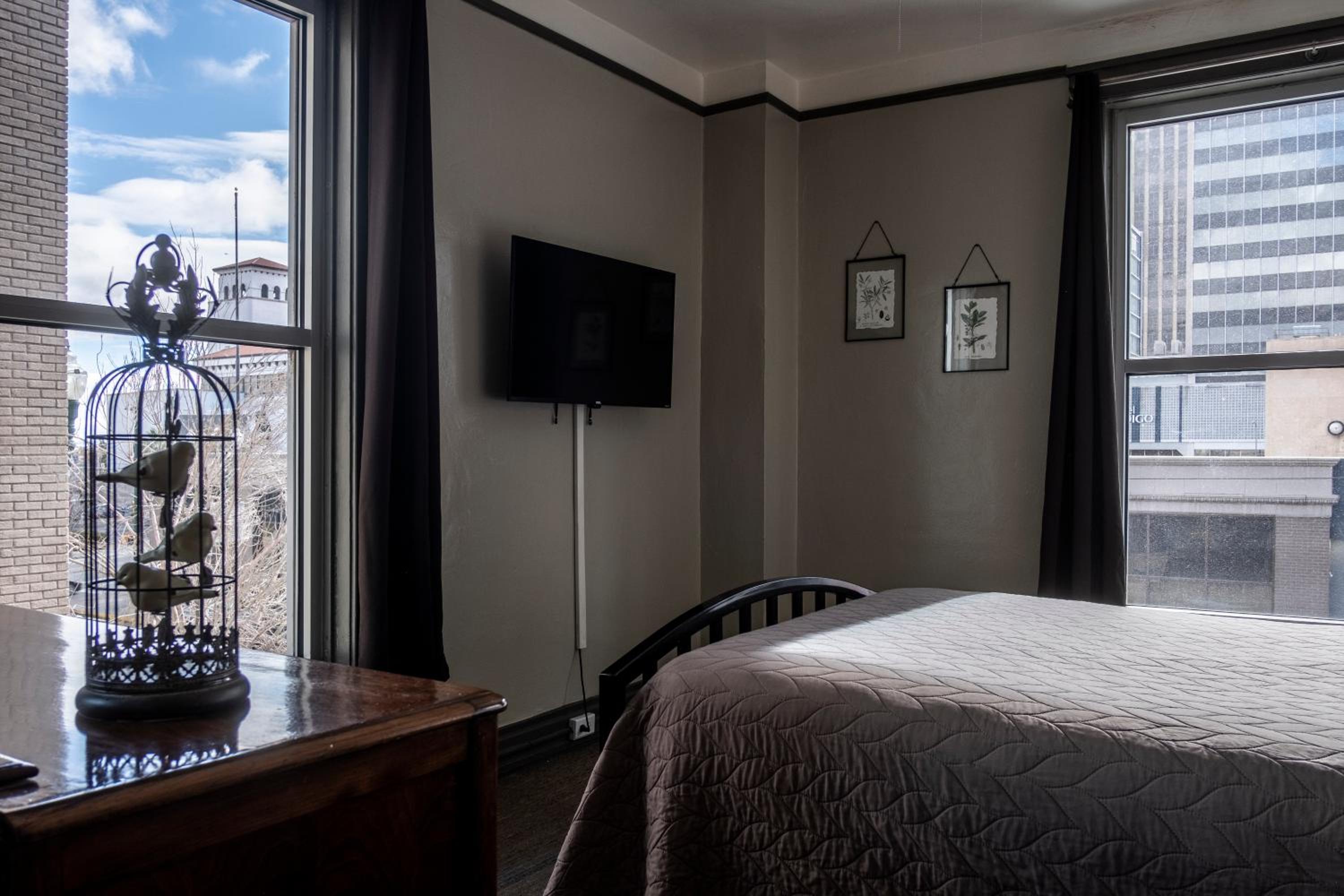 Gardner Hotel & Hostel