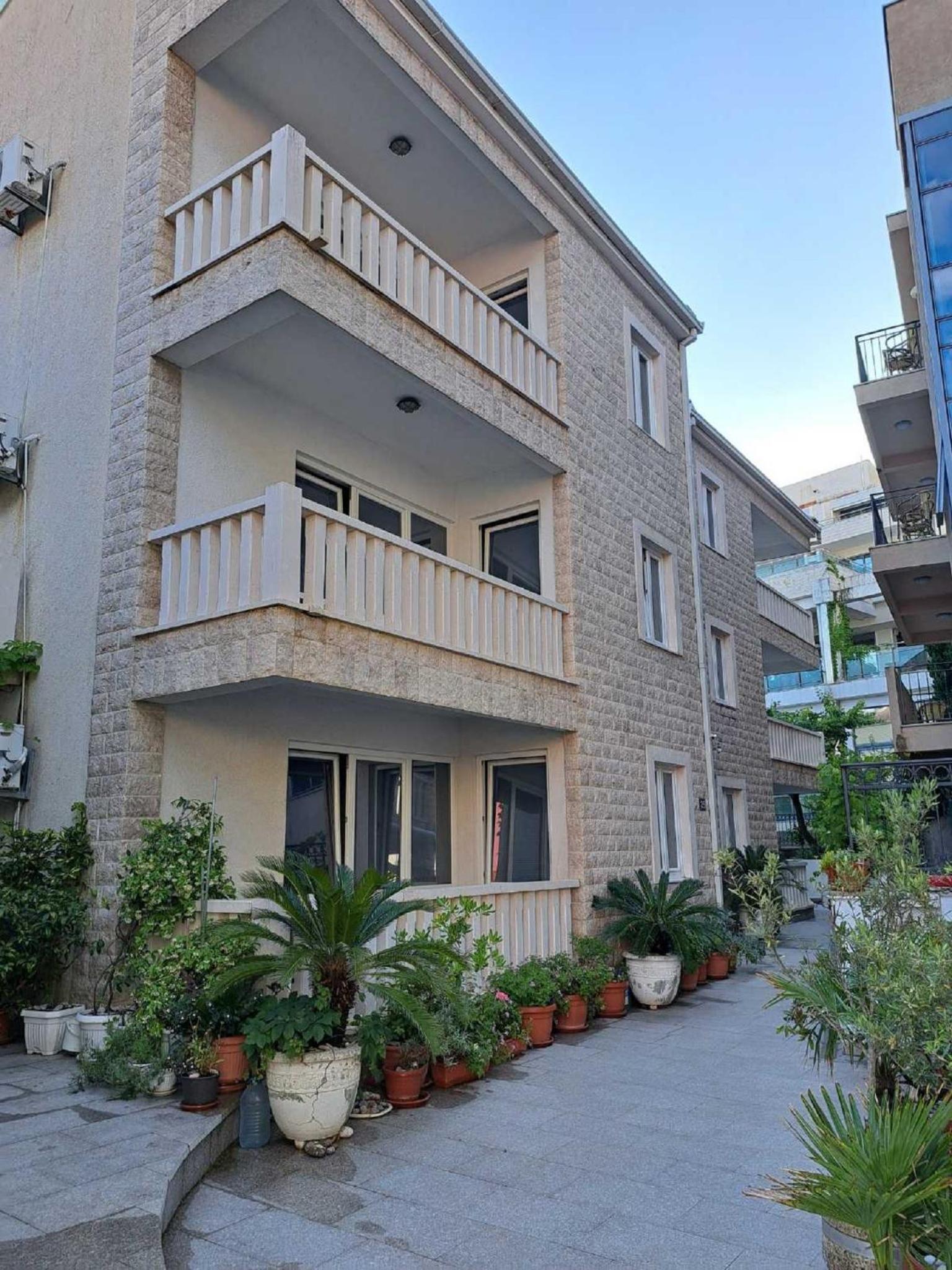 Apartments Djuro