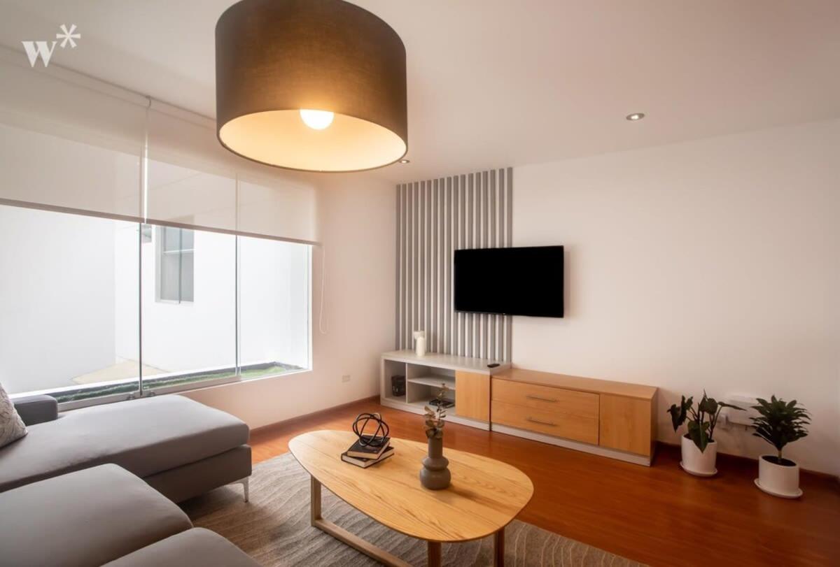 Sleek 2BR in Miraflores view 3