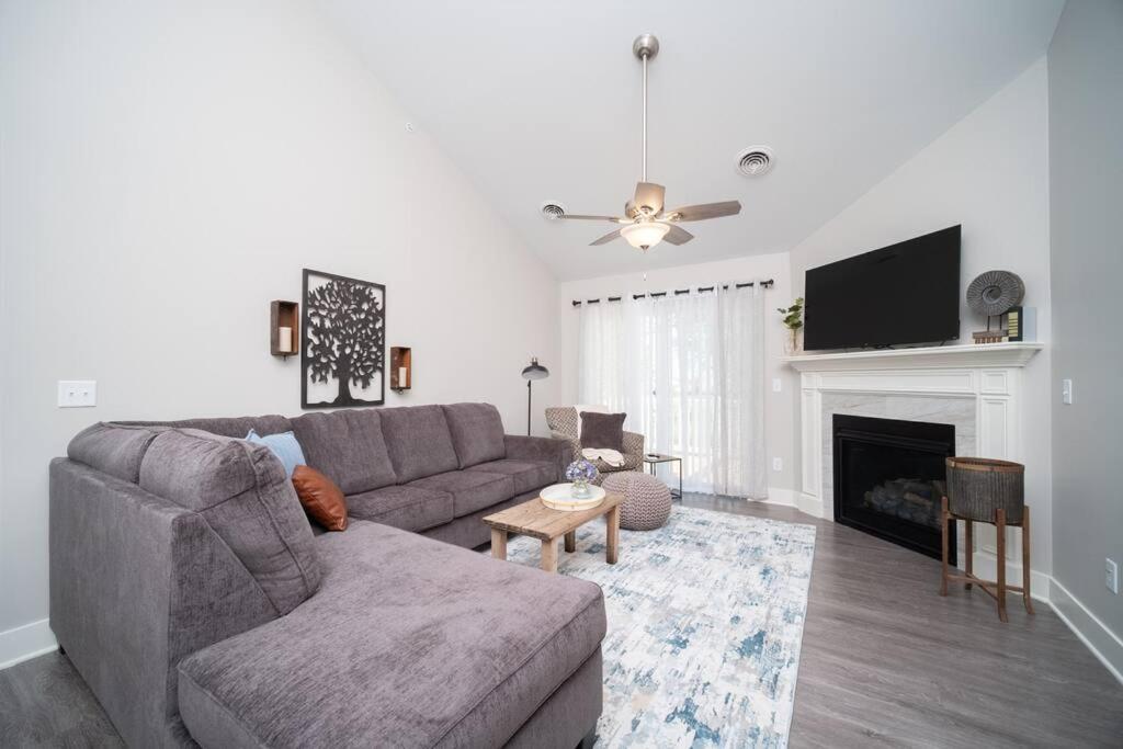 New Beautiful 3 Bedroom Condo in Bettendorf view 2