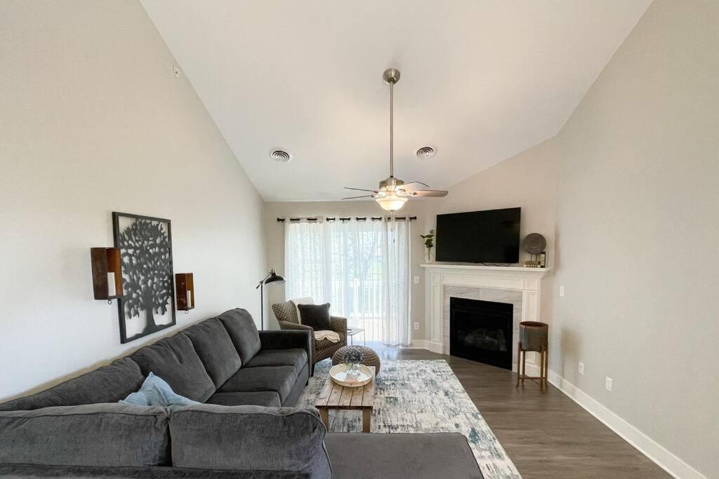 New Beautiful 3 Bedroom Condo in Bettendorf view 3
