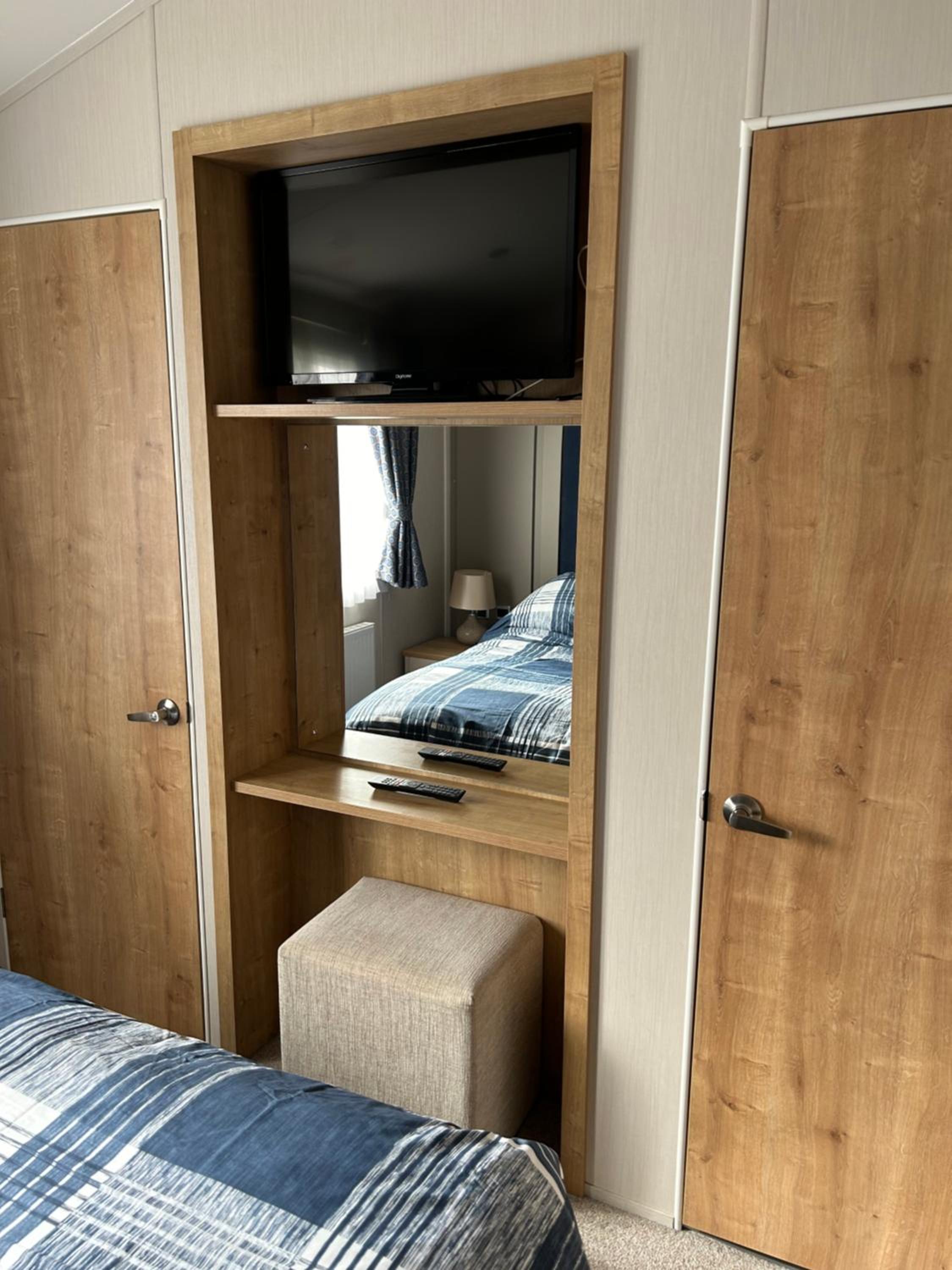 8 BIRTH LODGE ON CAYTON BAY HOLIDAY PARK