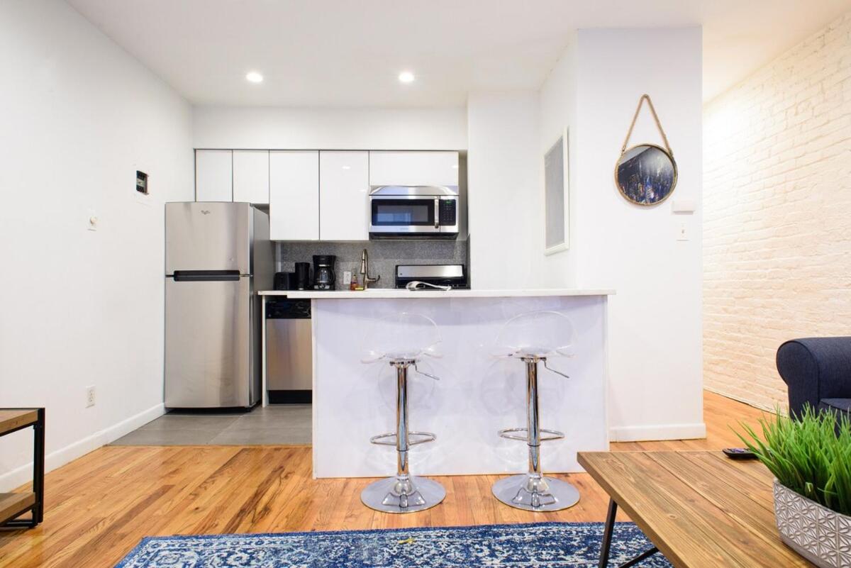 26-4B Newly Furnished 1BR W D Courtyard