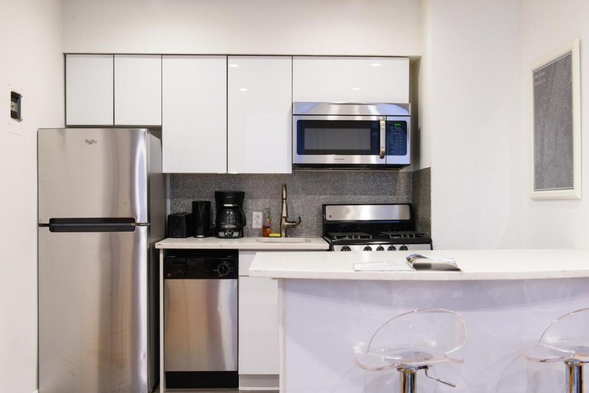 26-4B Newly Furnished 1BR W D Courtyard