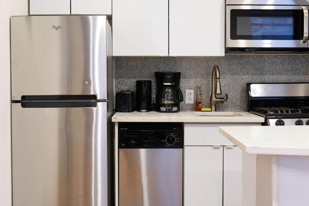 26-4B Newly Furnished 1BR W D Courtyard