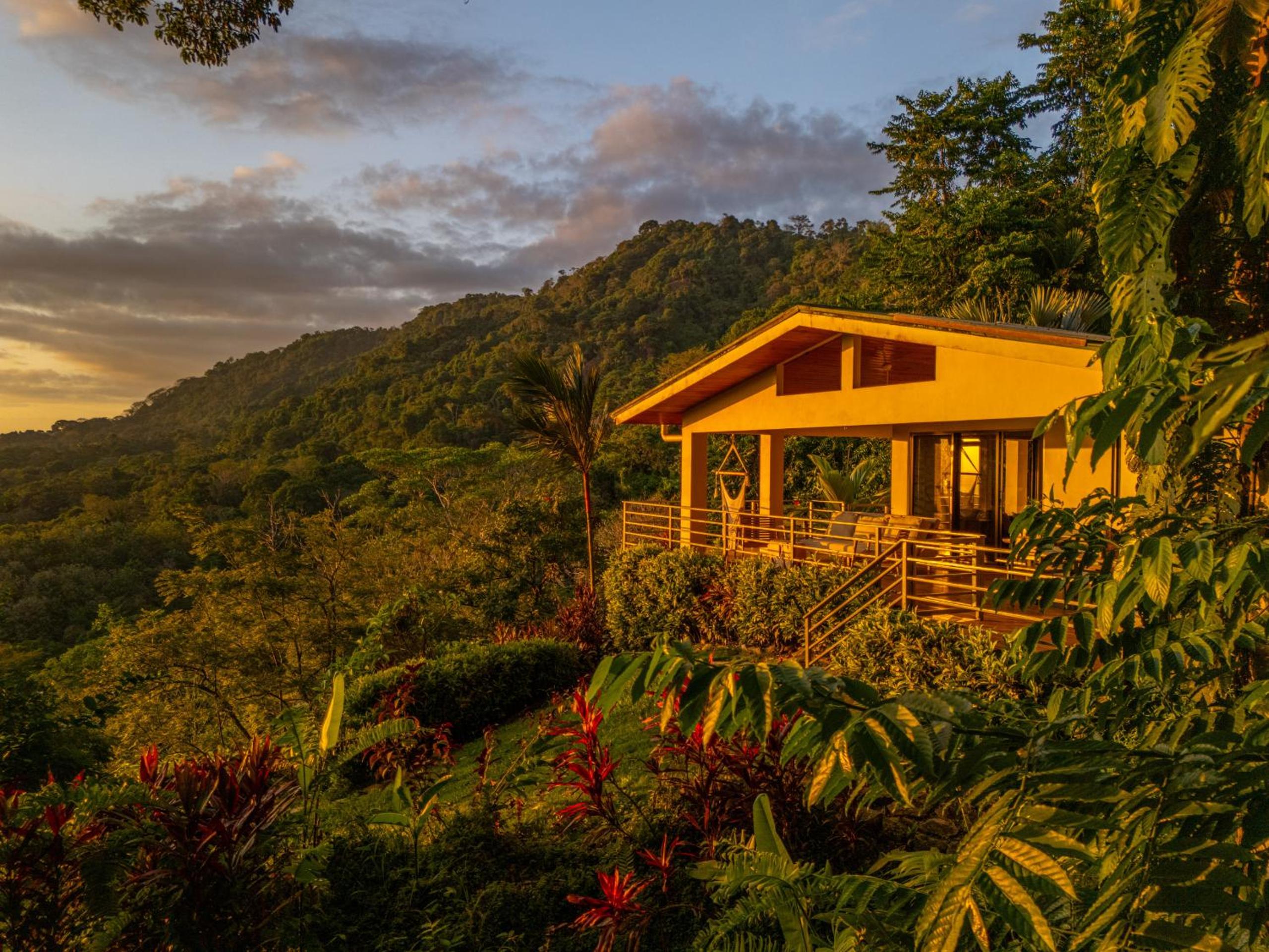 Casa Frenchie with Private Guesthouse - by Pura Villas