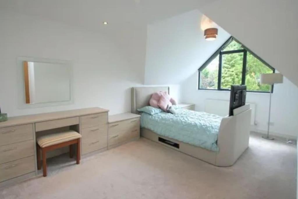 Luxury house in solihull view 2