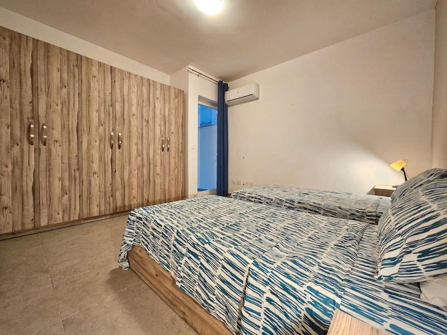 Sleeps 6 Spacious Apartment St Pauls Bay photo 5