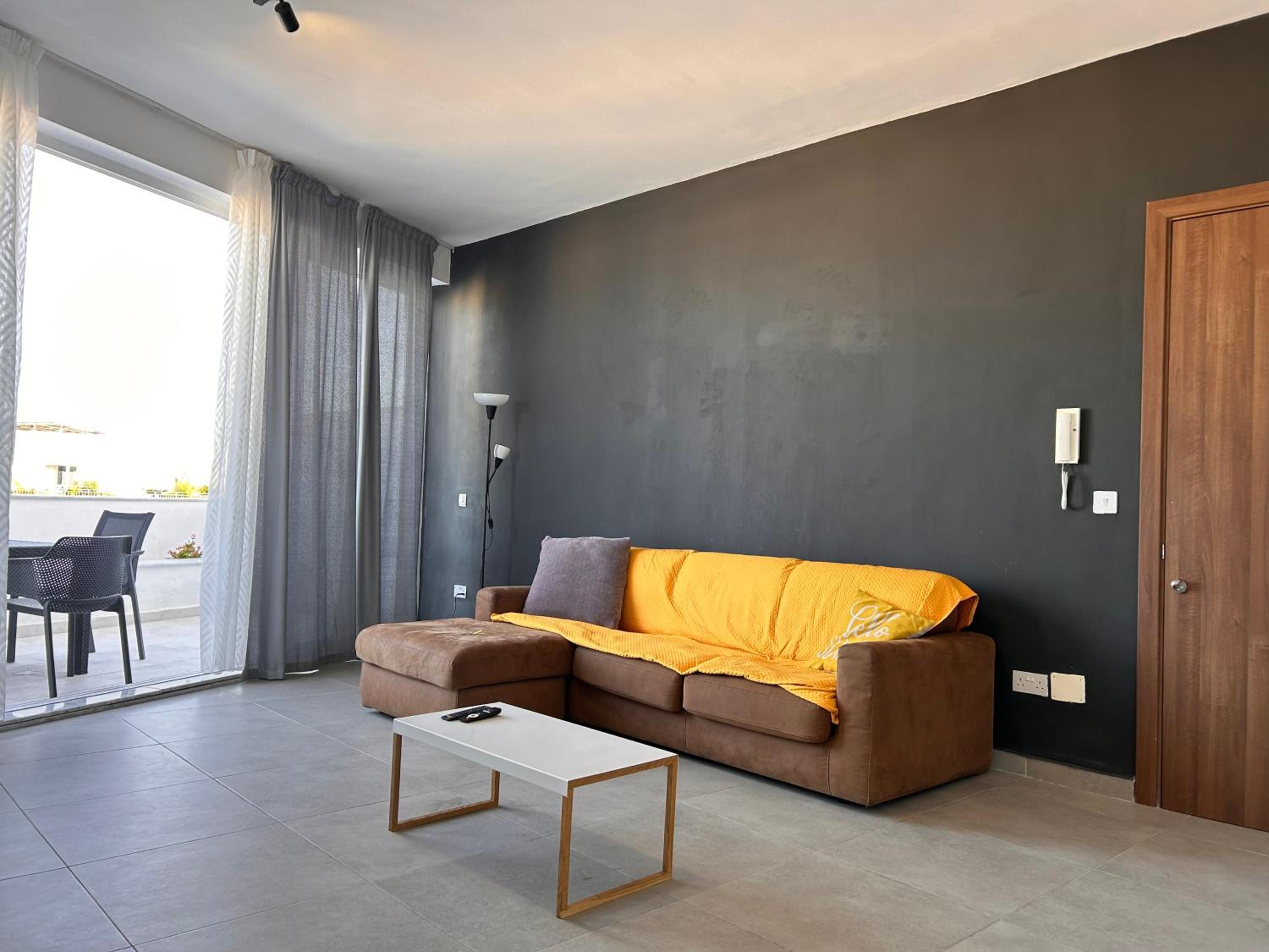 Qawra penthouse 4person AC+wifi photo 3