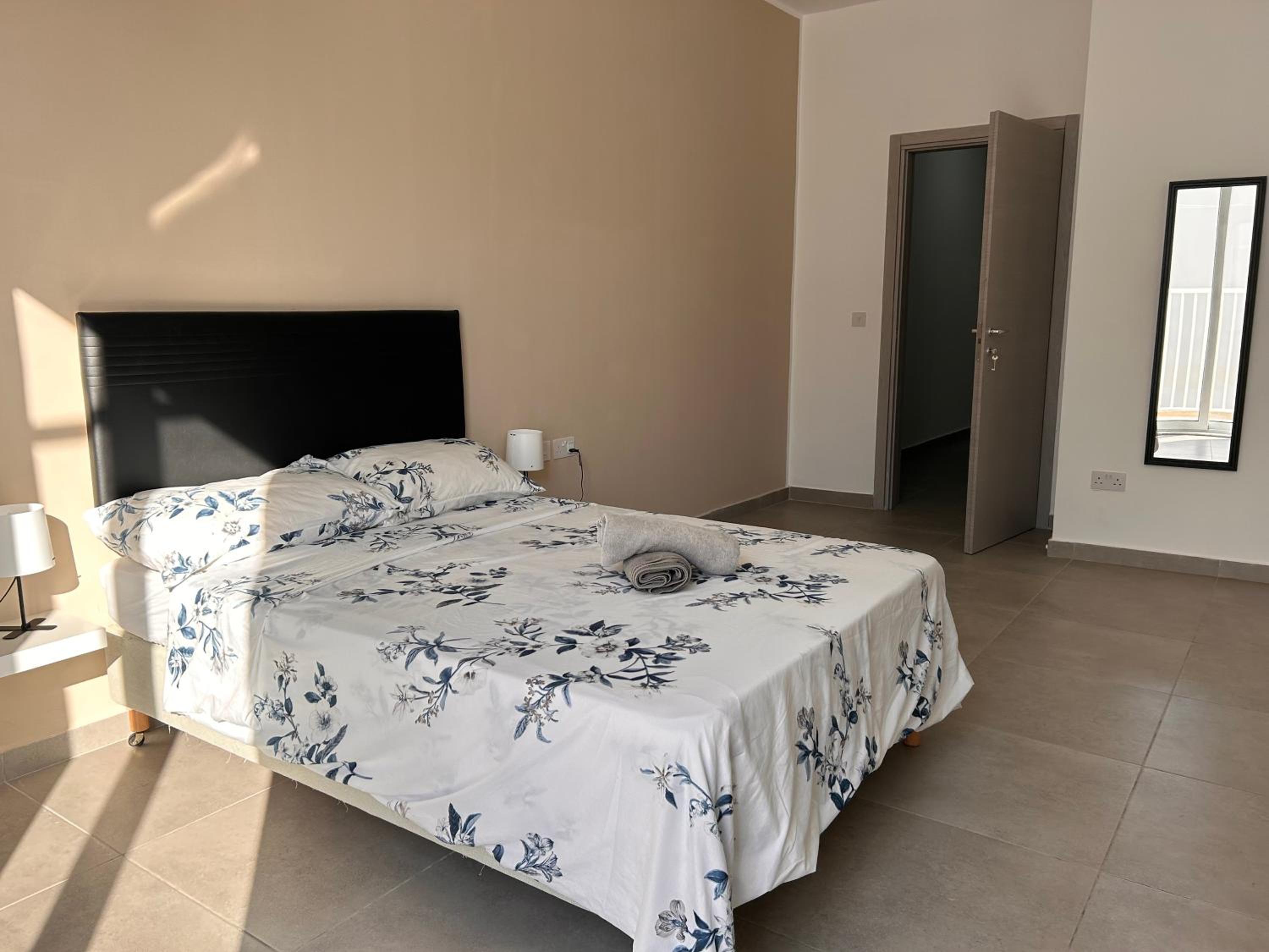 Qawra penthouse 4person AC+wifi photo 2