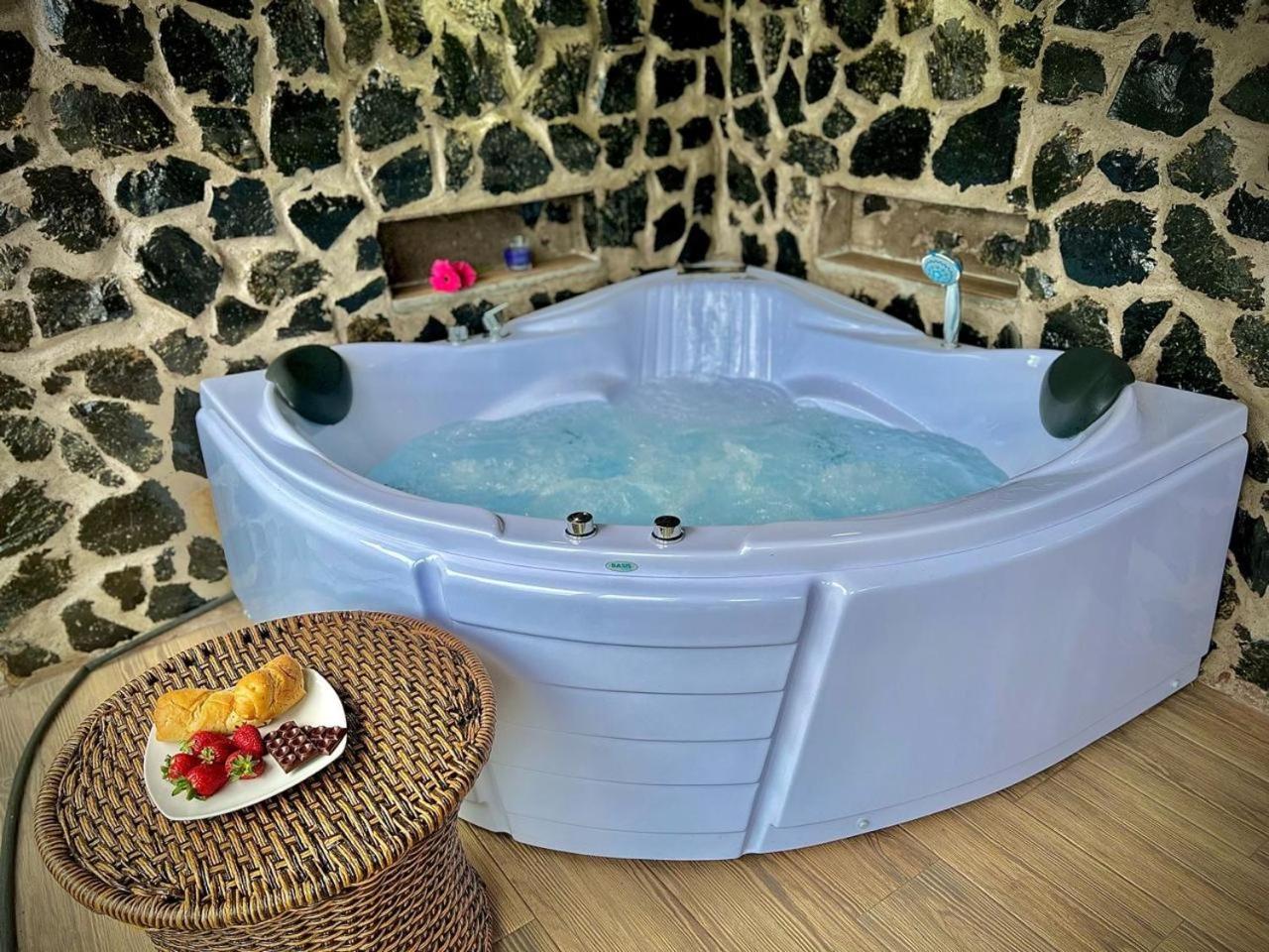 BAÑOS GLAMPING LEONORÈ