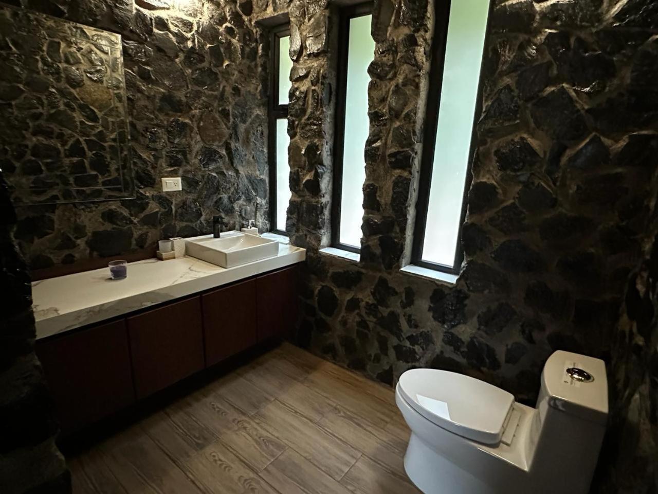 BAÑOS GLAMPING LEONORÈ