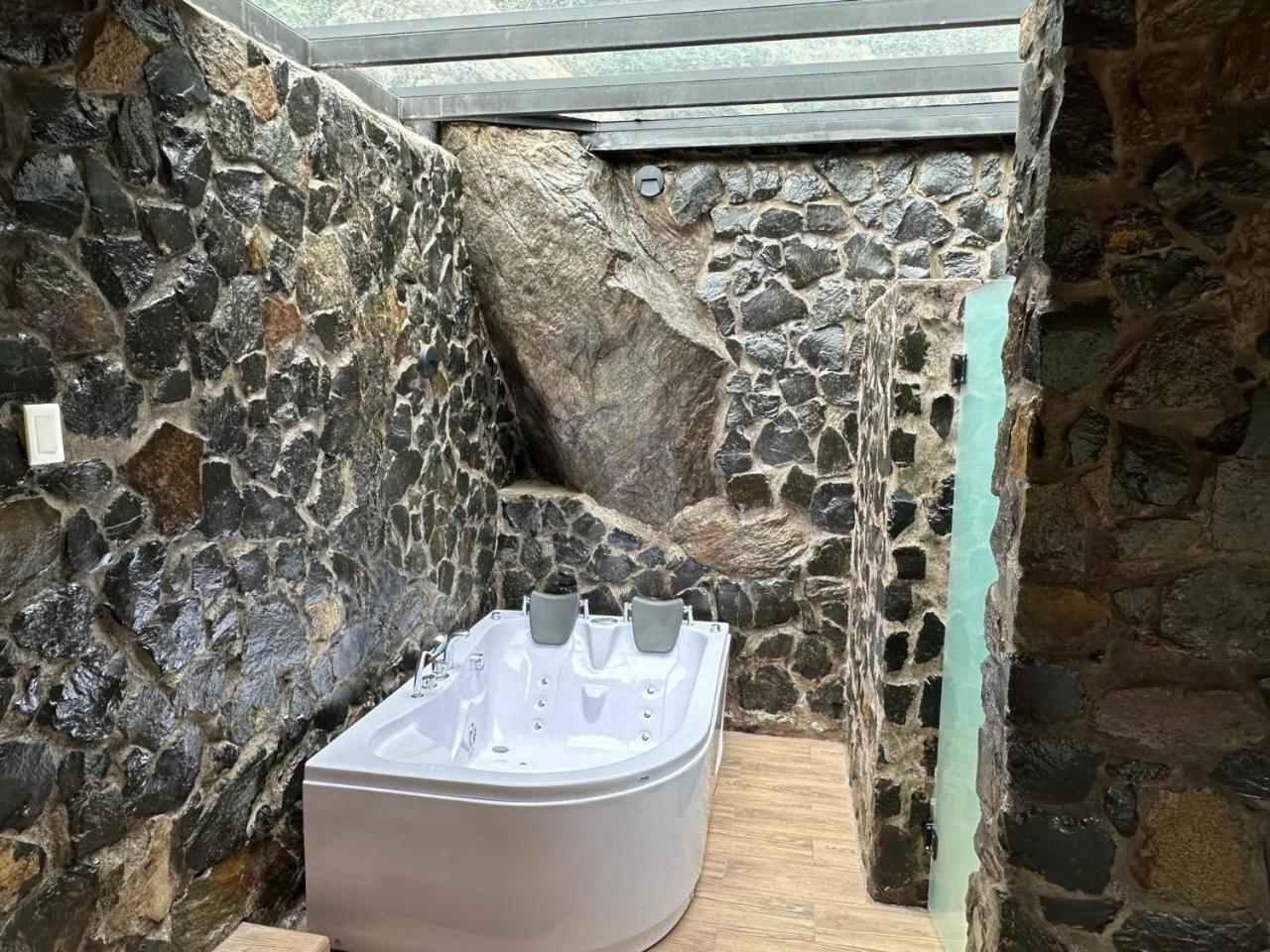 BAÑOS GLAMPING LEONORÈ