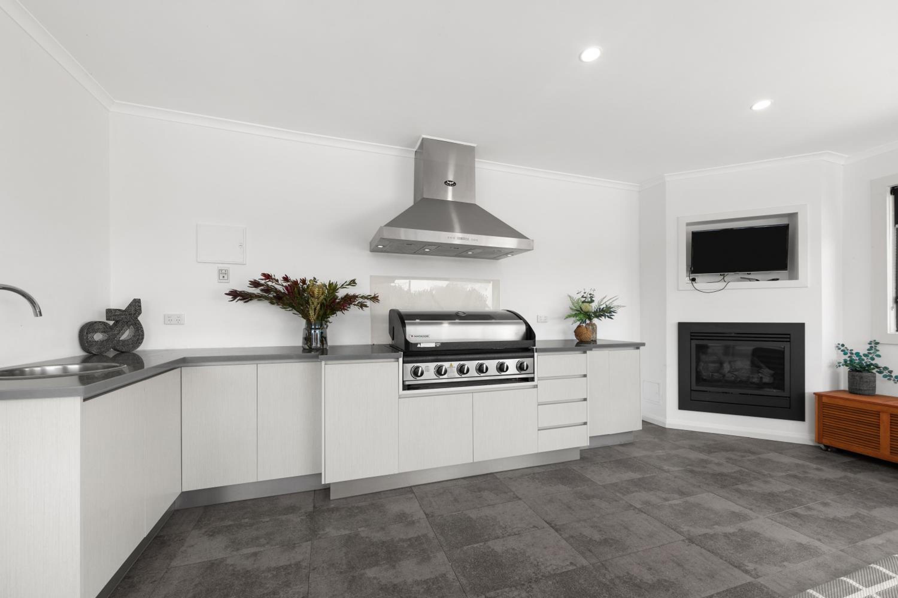 10BR Great Ocean farmstay for 20 people