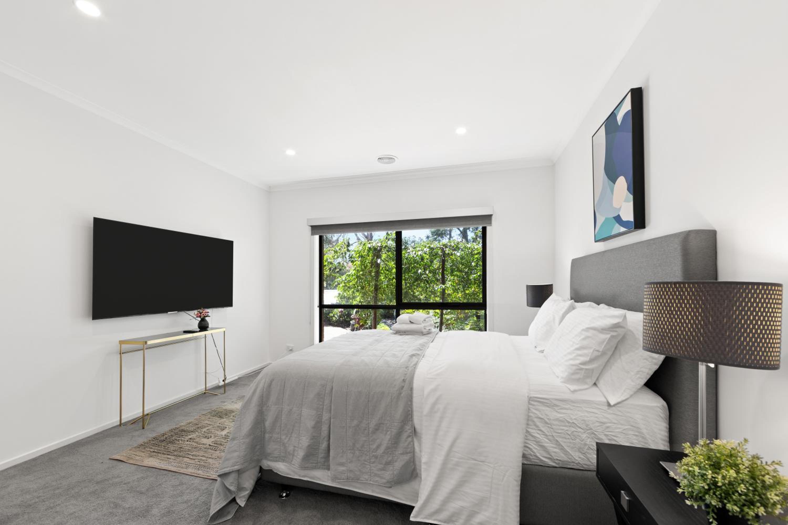 10BR Great Ocean farmstay for 20 people