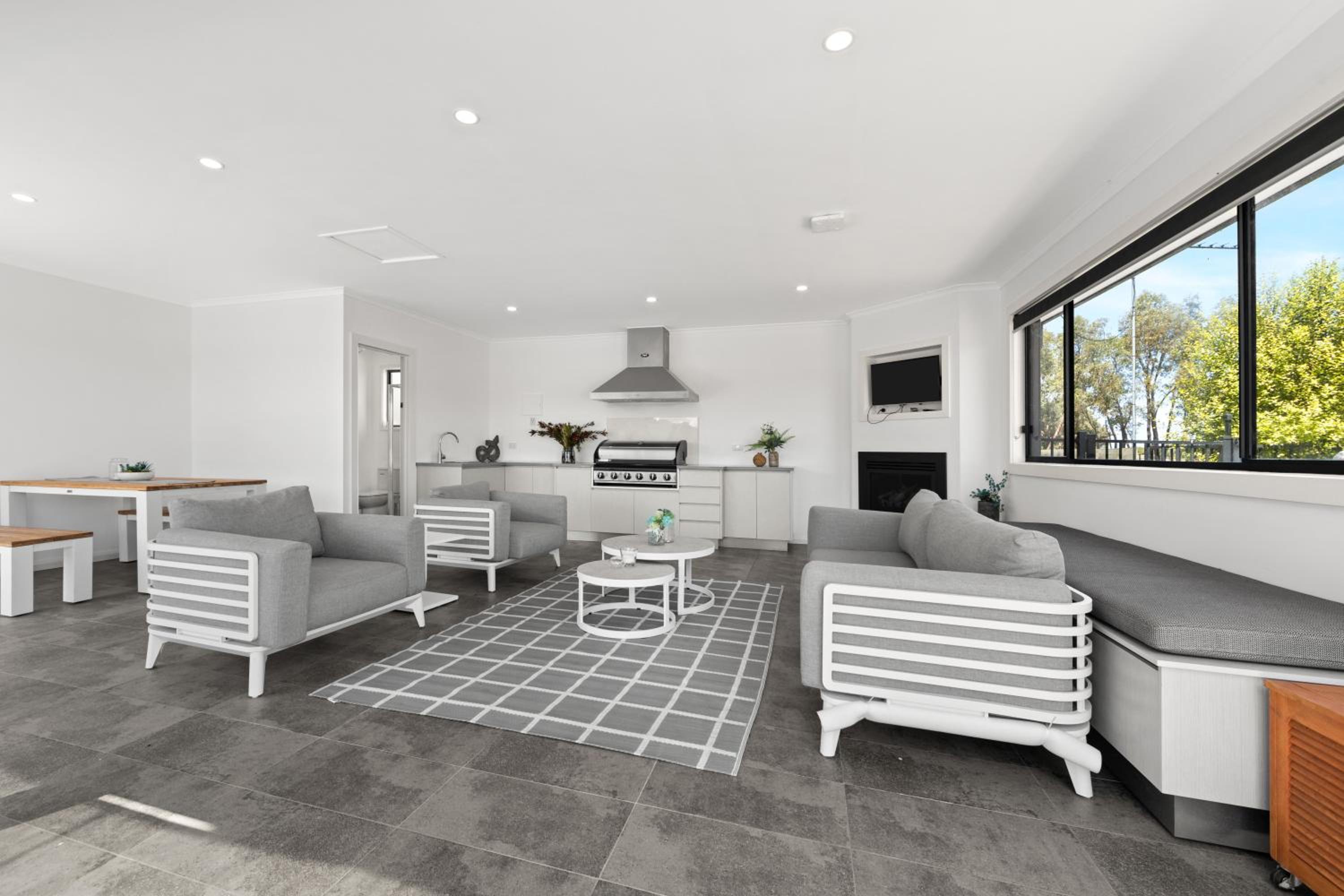 10BR Great Ocean farmstay for 20 people