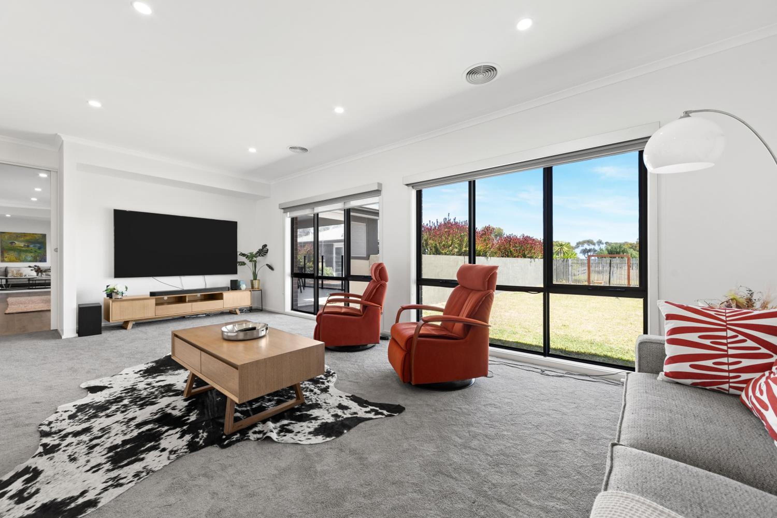 10BR Great Ocean farmstay for 20 people