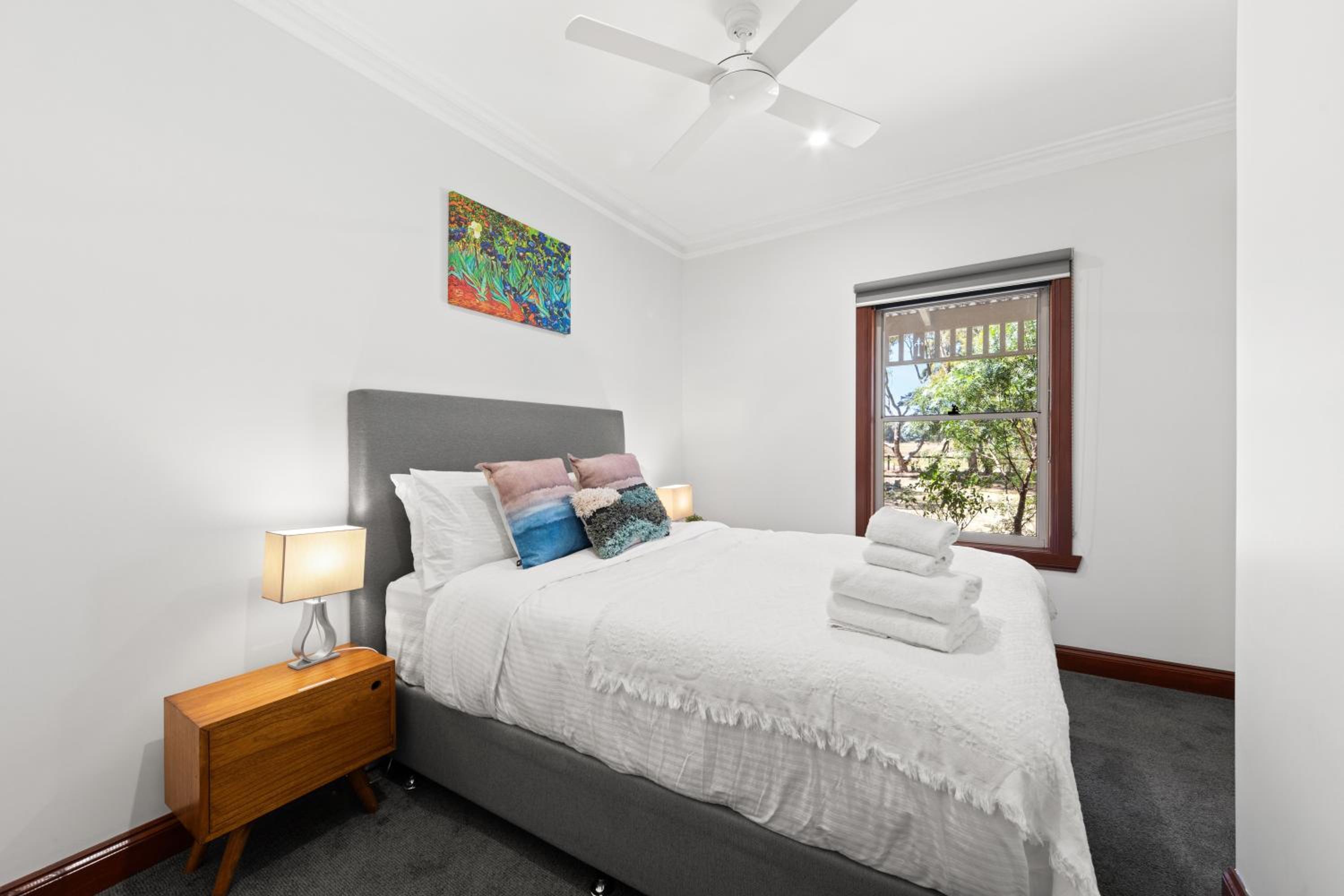 10BR Great Ocean farmstay for 20 people
