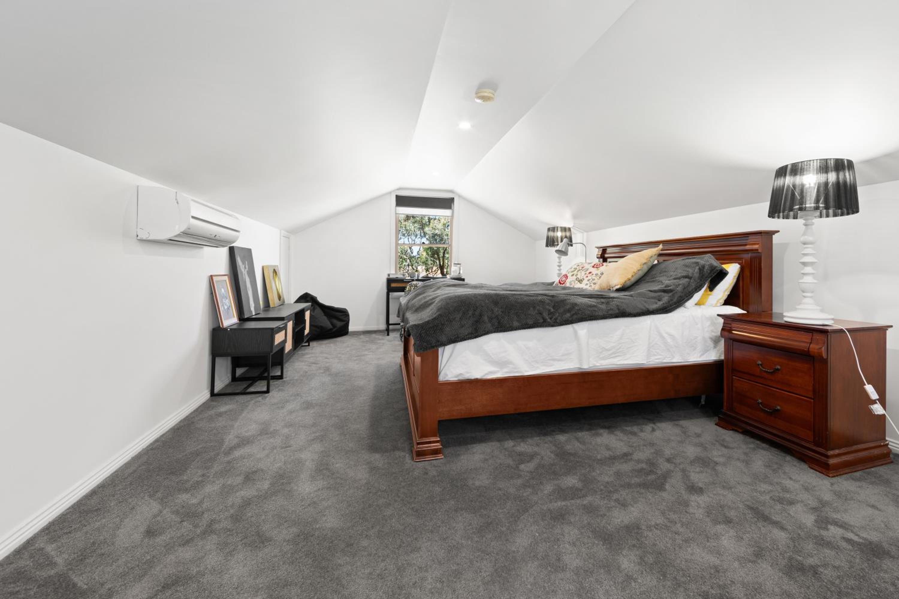 10BR Great Ocean farmstay for 20 people