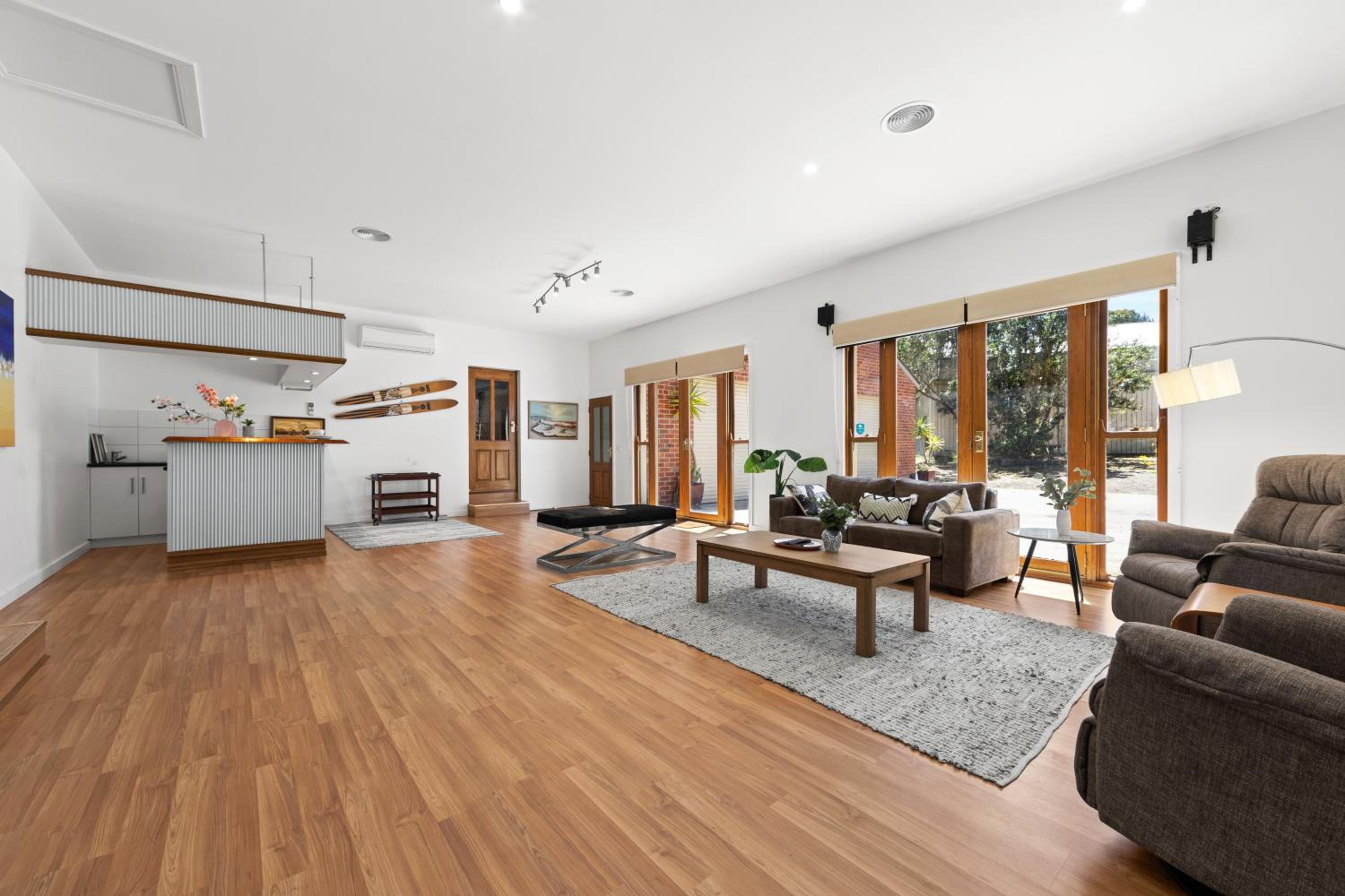 10BR Great Ocean farmstay for 20 people