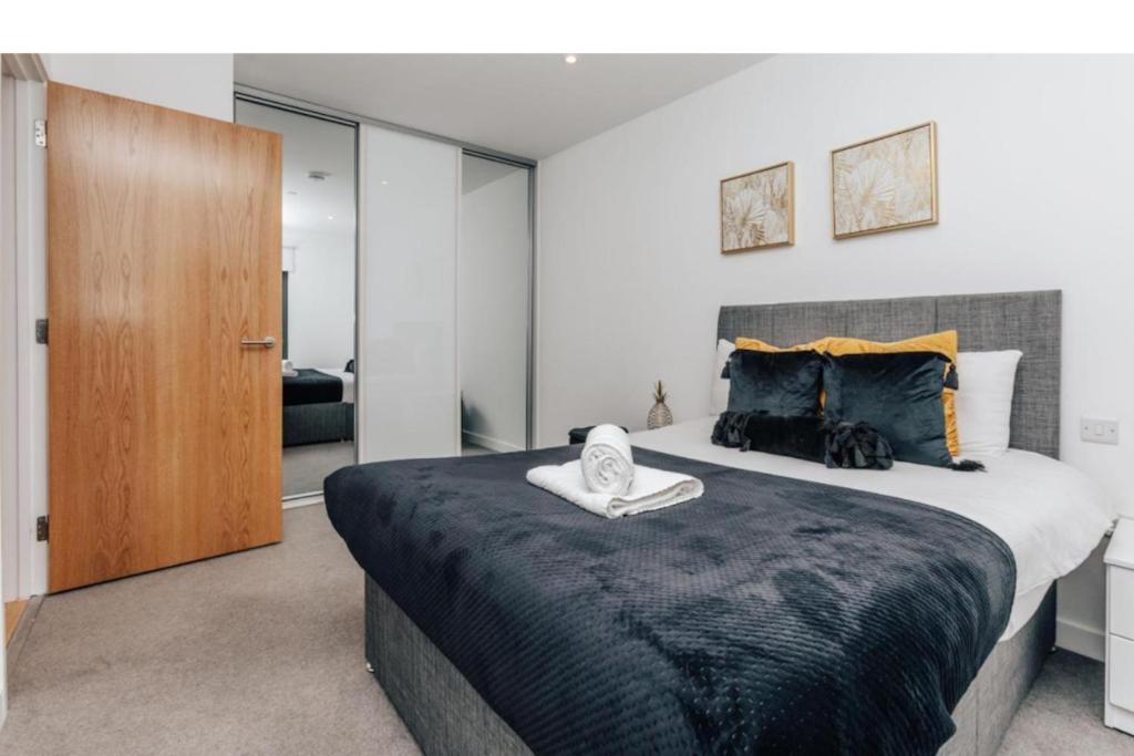 New Deluxe Birmingham City Centre Apartment 3 Bed view 5