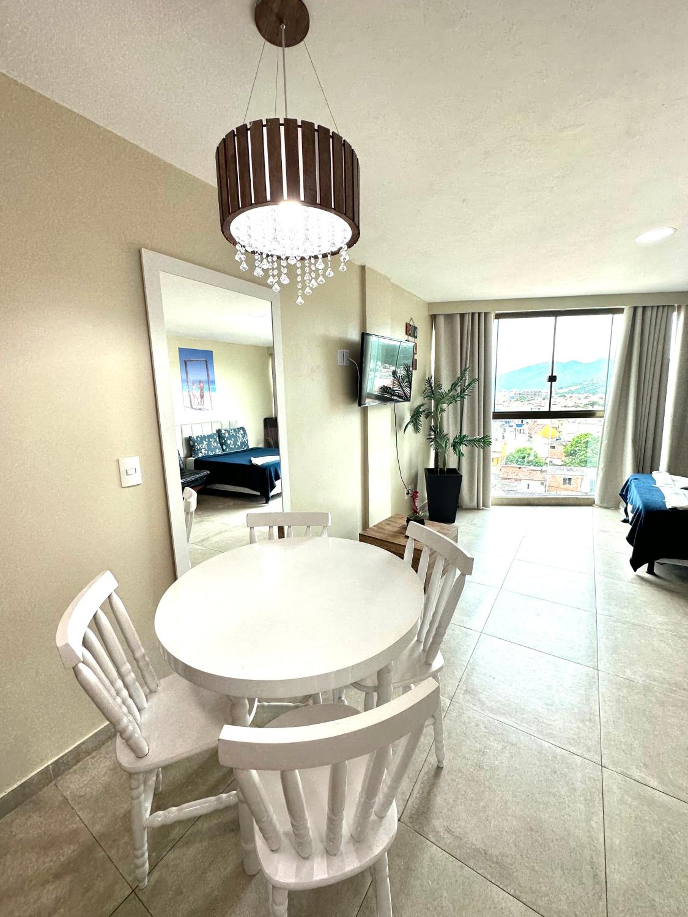 Apartamento com 2 quartos até 7 Pessoas- Orla da Praia Grande