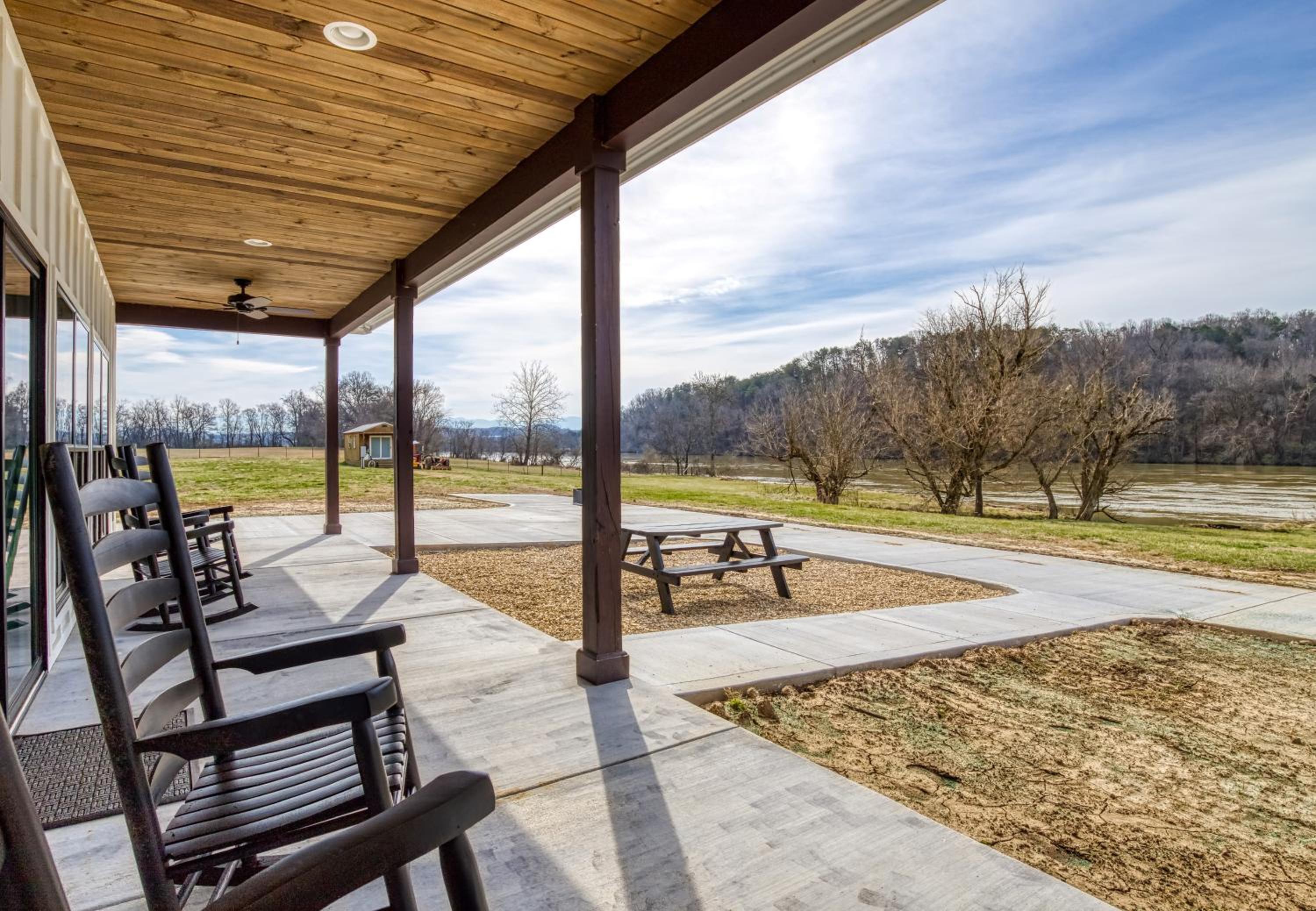 Lazy River Cabin, River Front, Hot Tub, WIFI, 560 in FREE Attraction tickets each paid day! view 3