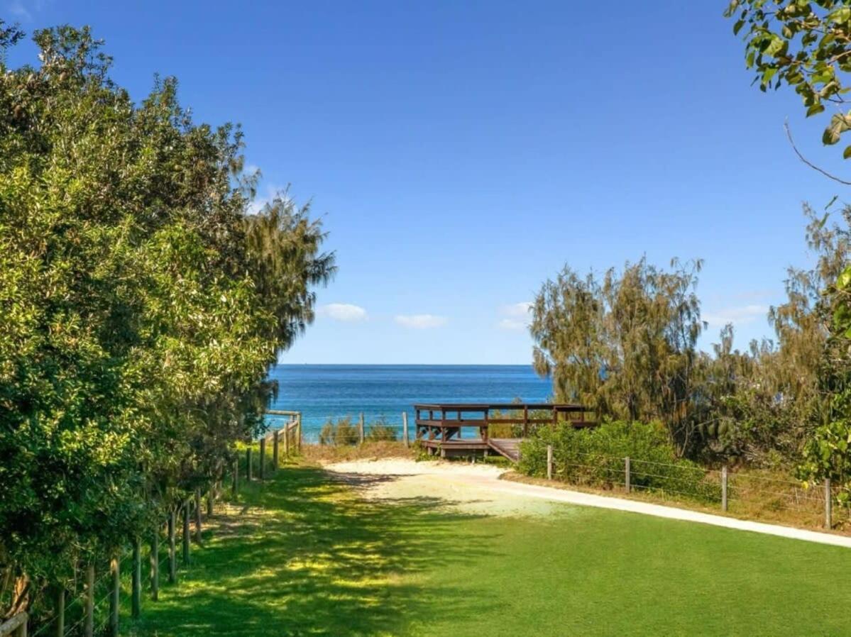 Absolute Beachfront Marcoola - Private Pool - Private Spa Bath - Games