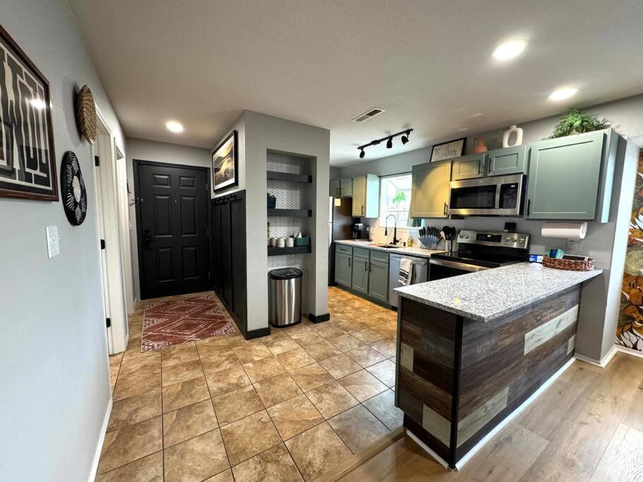Modern Comfort: Updated Cozy Condo in Indian Point - Property Image 37