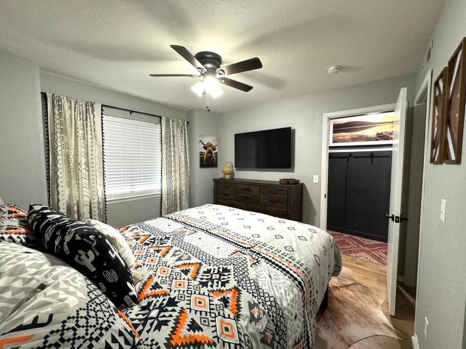 Modern Comfort: Updated Cozy Condo in Indian Point - Property Image 44