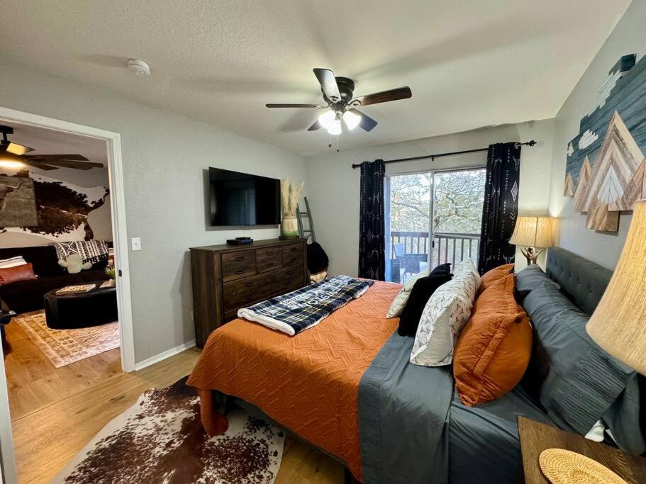Modern Comfort: Updated Cozy Condo in Indian Point - Property Image 48
