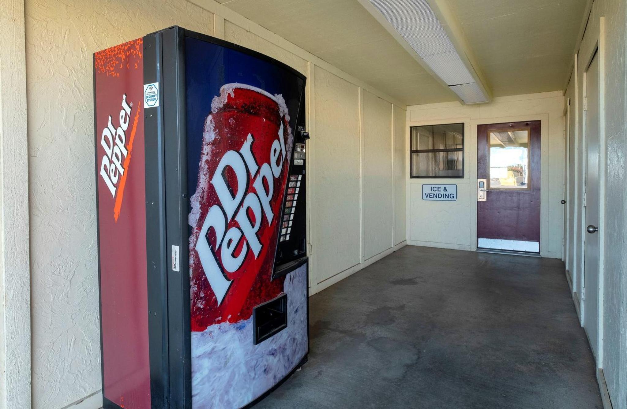 Childress Vacations - Red Roof Inn Childress - Property Image 5