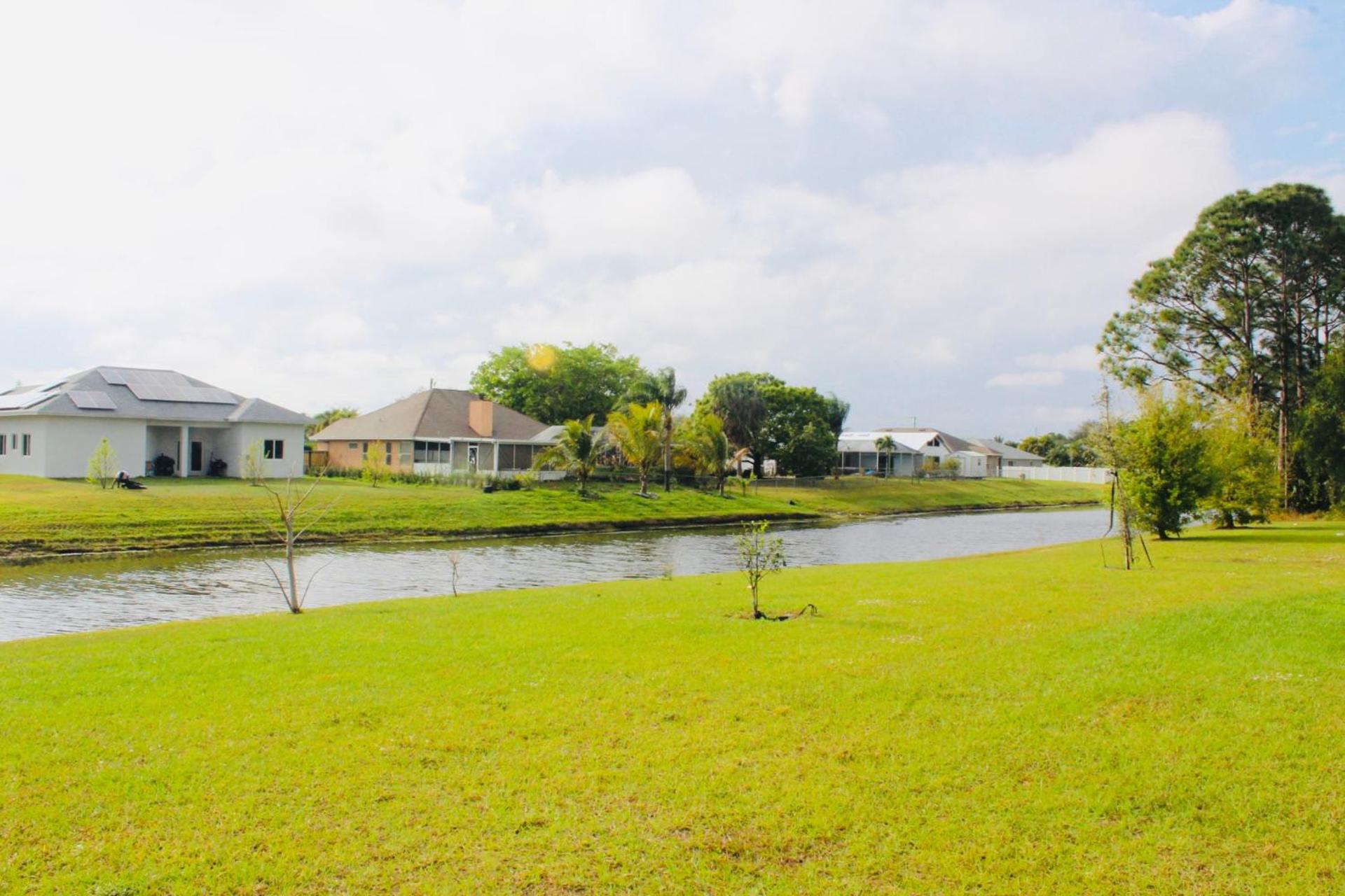 Entire home in Port St. Lucie view 4