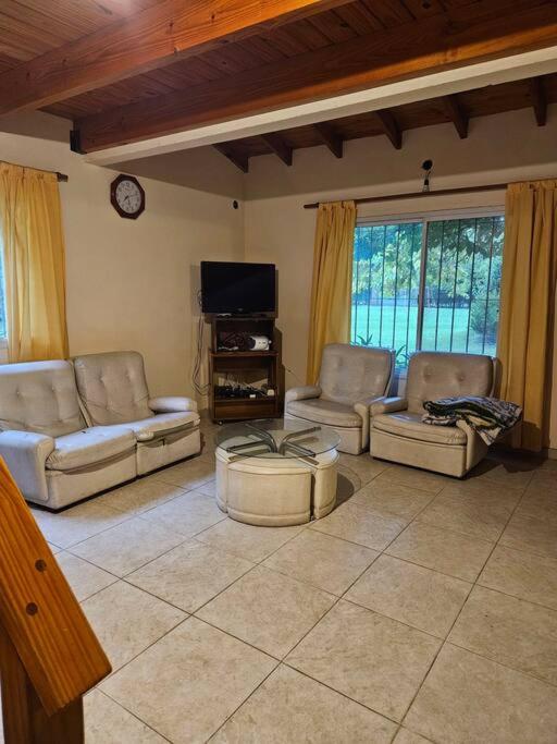 Casa Quinta 2000 M² en centro de Francisco Álvarez