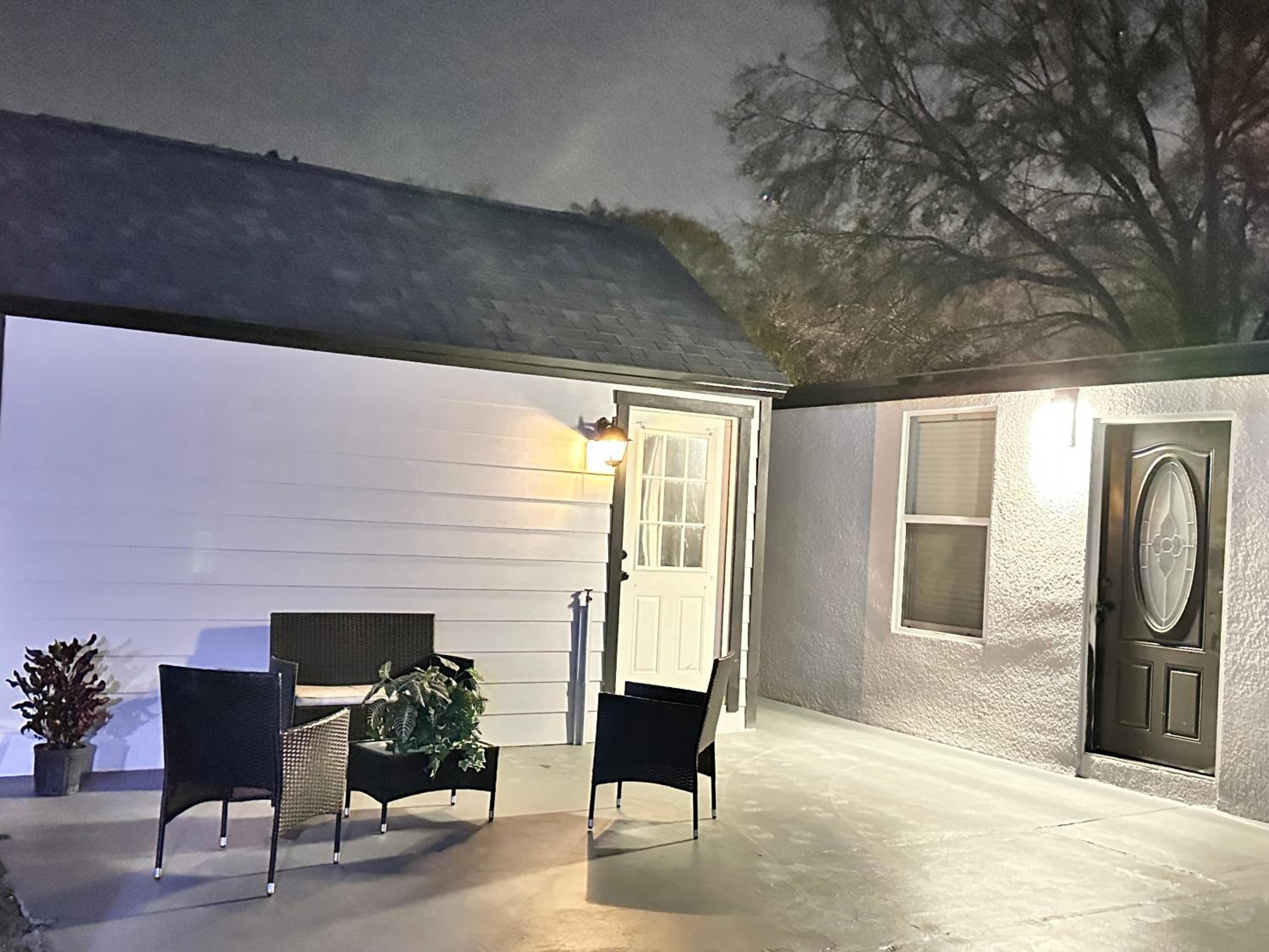 Cottage in Lutz, Florida view 3