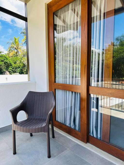 Lake Round Luxury House view 5