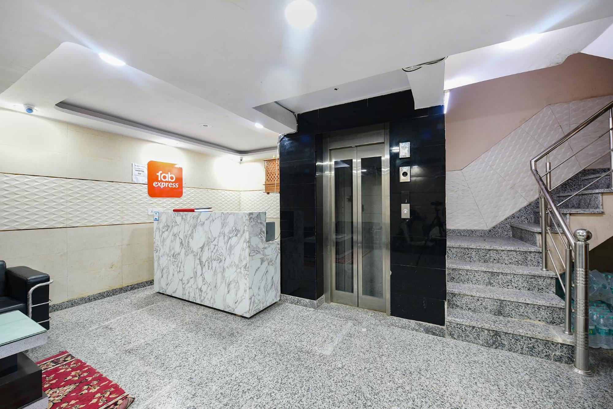 Lobby & Reception