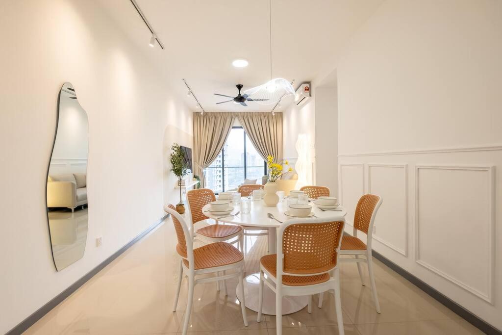 Cozy Home@United Point 3BR7Pax Pool Above Mall Gym