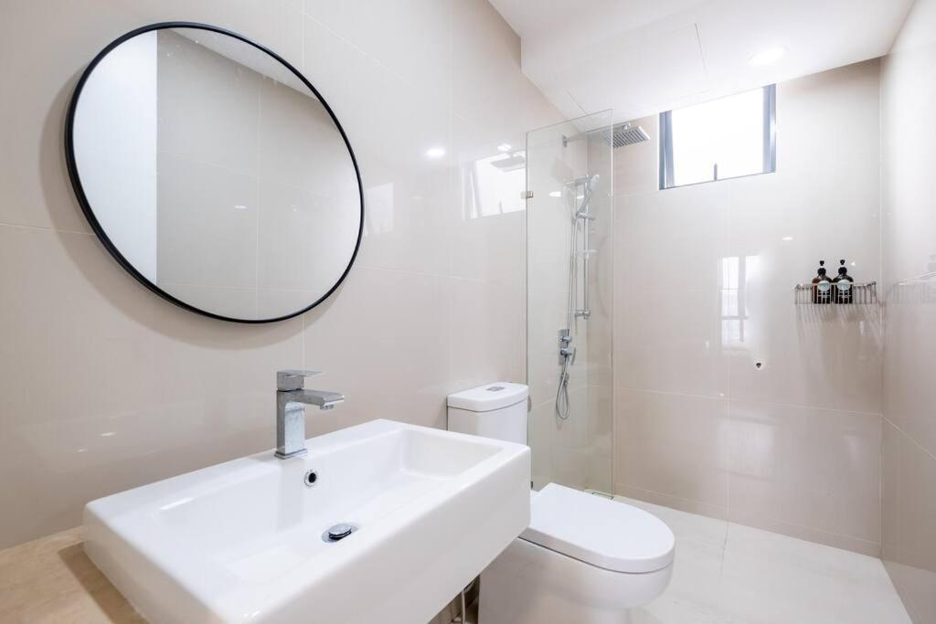 Cozy Home@United Point 3BR7Pax Pool Above Mall Gym