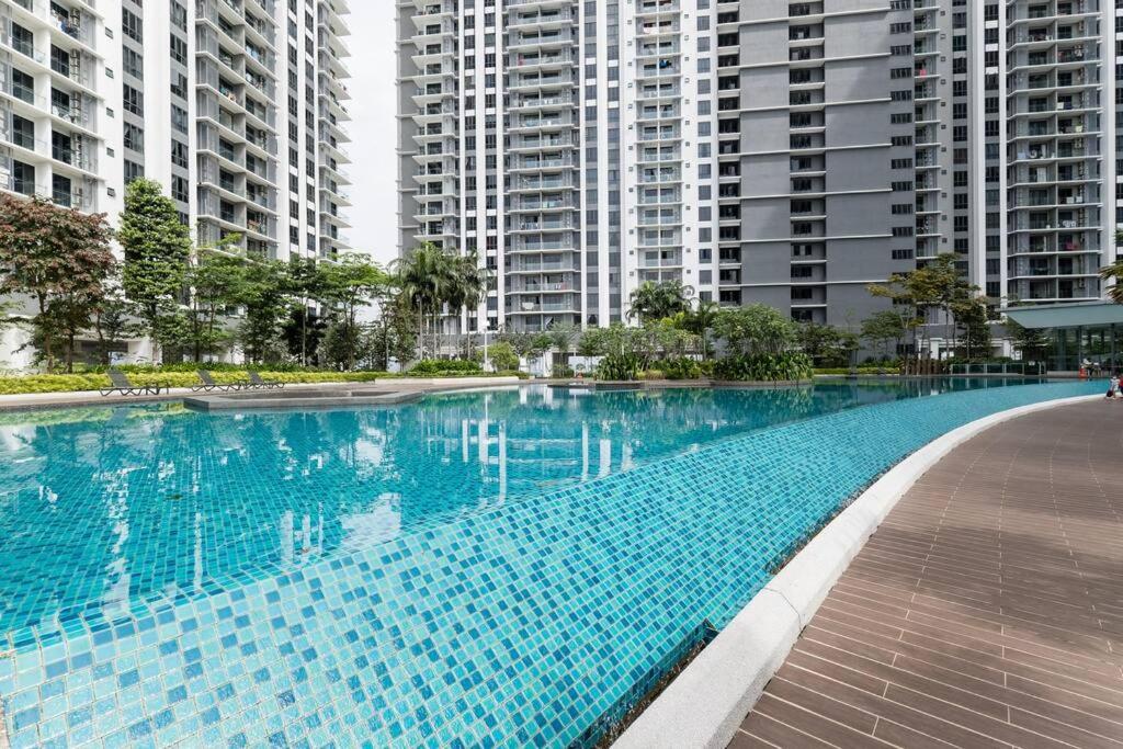 Cozy Home@United Point 3BR7Pax Pool Above Mall Gym