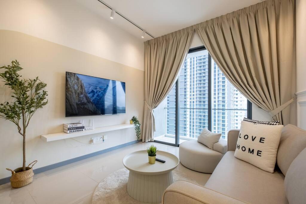 Cozy Home@United Point 3BR7Pax Pool Above Mall Gym