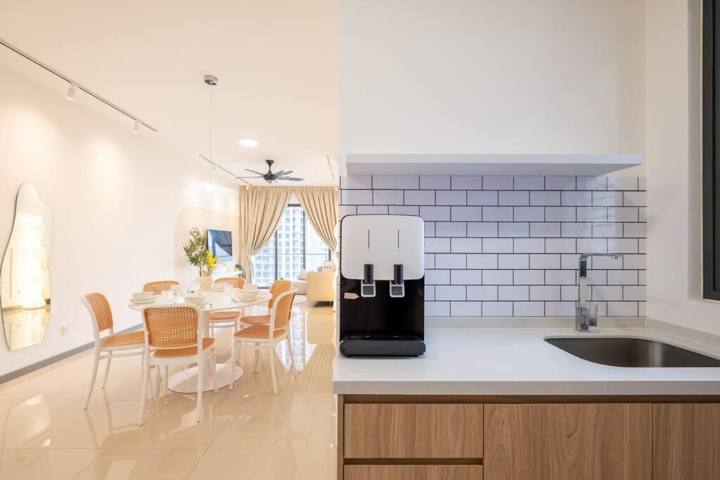 Cozy Home@United Point 3BR7Pax Pool Above Mall Gym