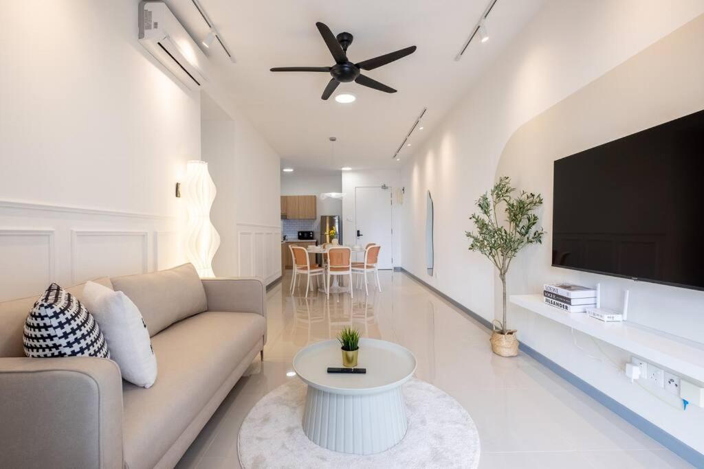 Cozy Home@United Point 3BR7Pax Pool Above Mall Gym