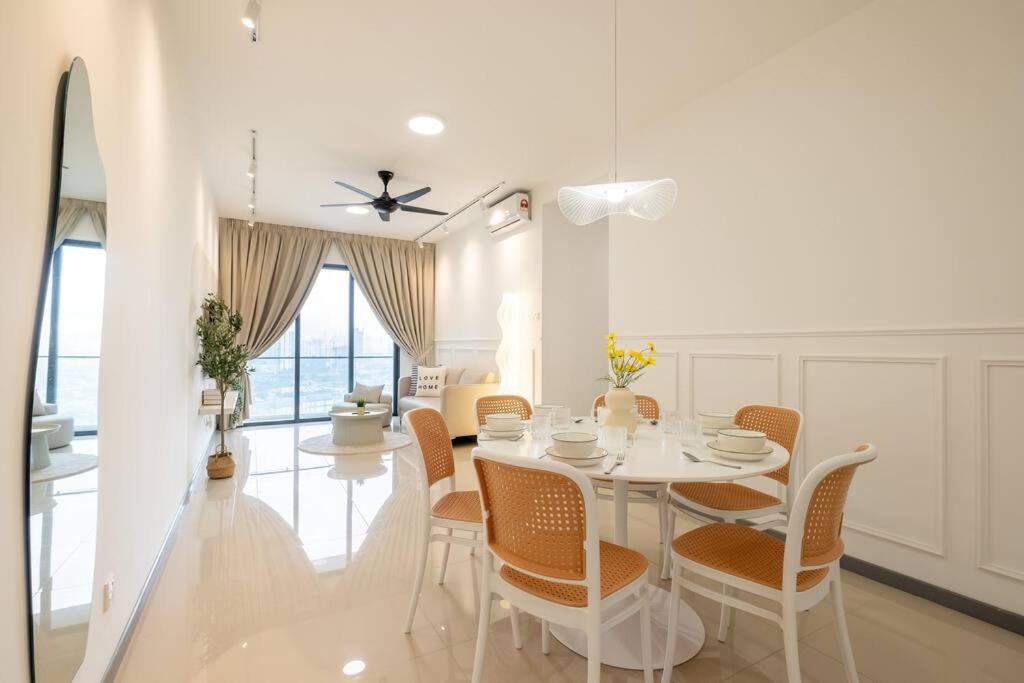 Cozy Home@United Point 3BR7Pax Pool Above Mall Gym