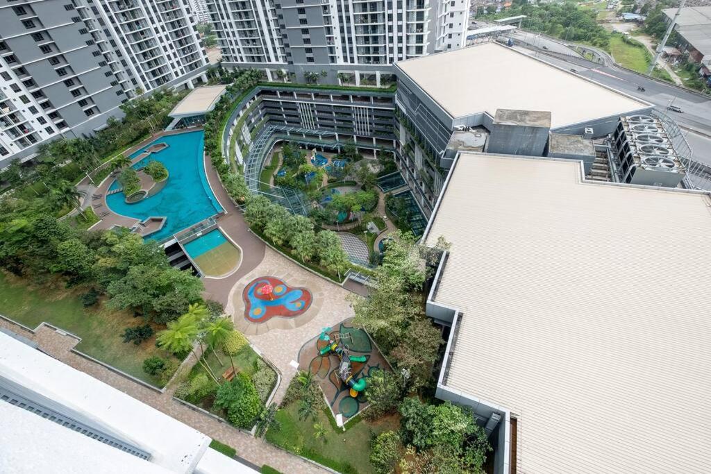 Cozy Home@United Point 3BR7Pax Pool Above Mall Gym