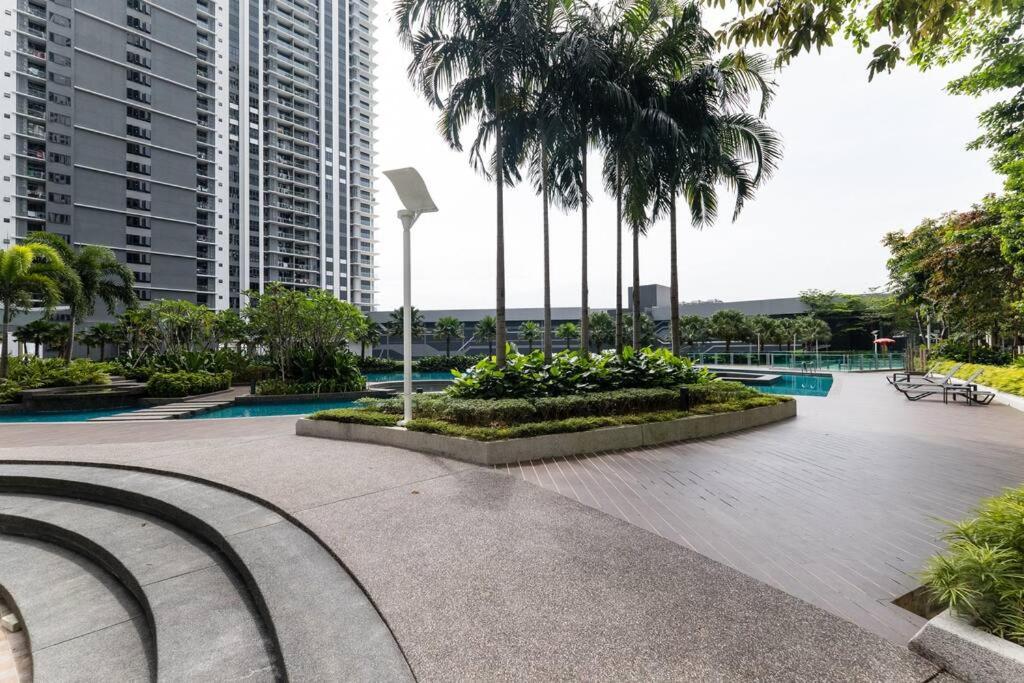 Cozy Home@United Point 3BR7Pax Pool Above Mall Gym