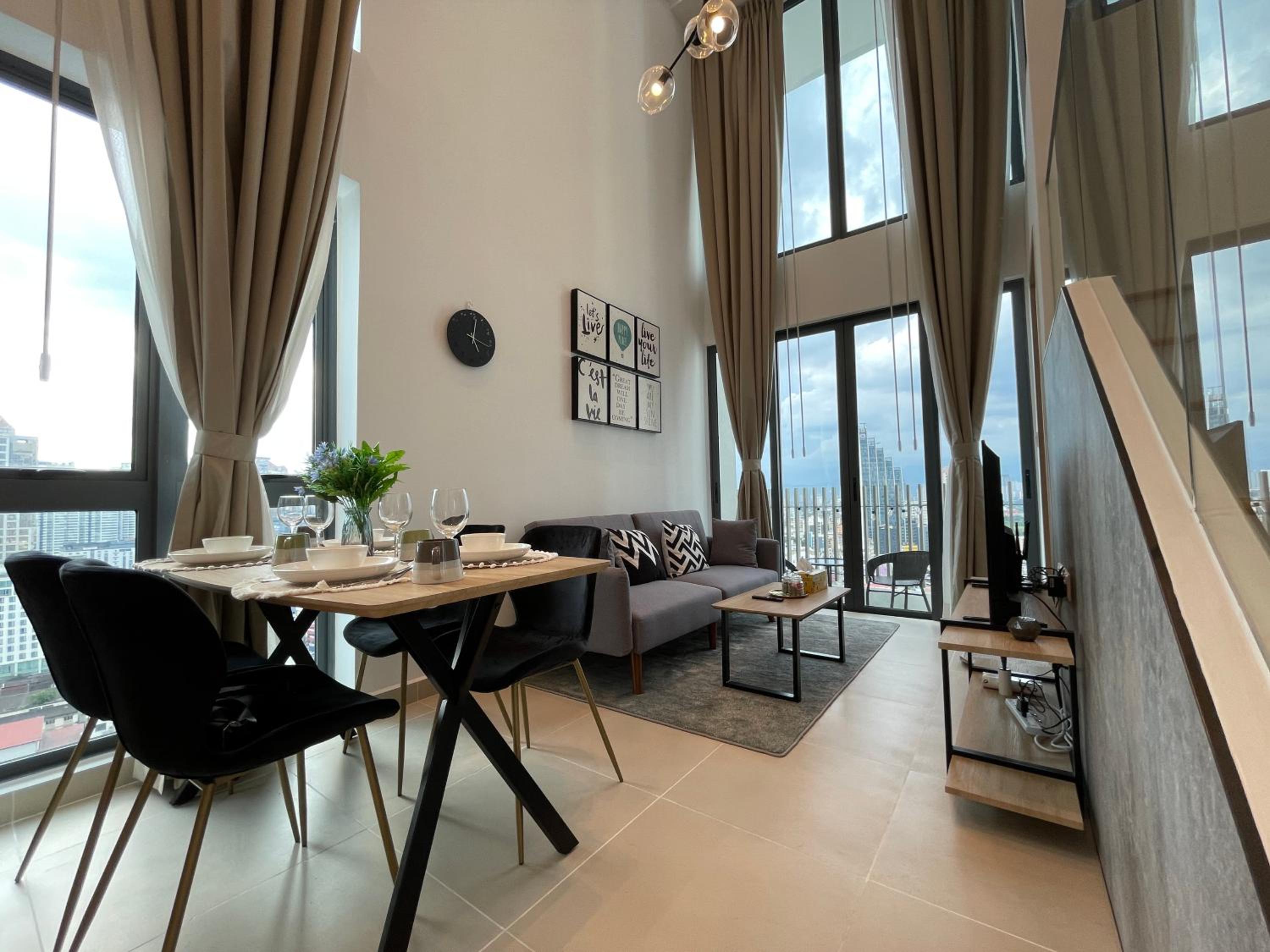 The Luxe & The Colony Infinitum by Romeo Bnb