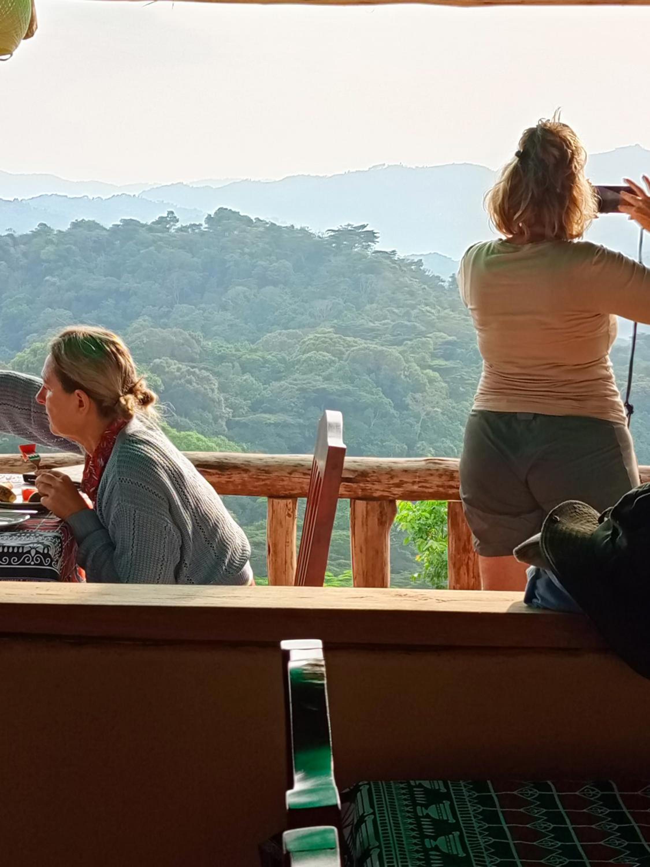 Bwindi Neckview Lodge