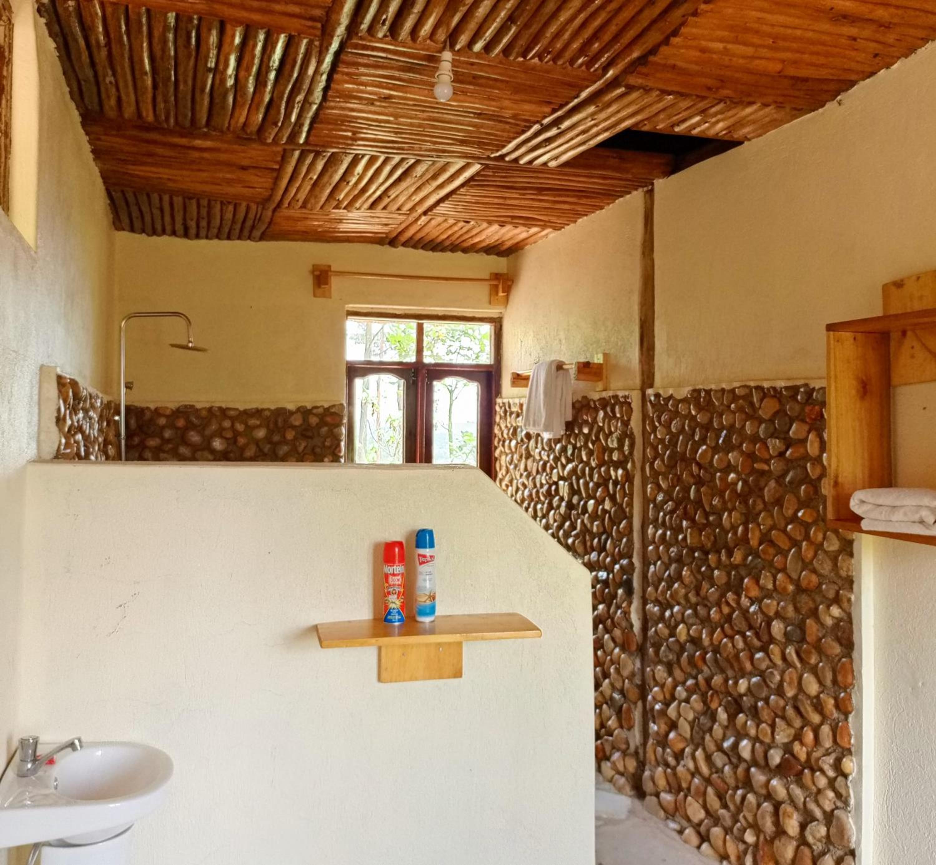 Bwindi Neckview Lodge